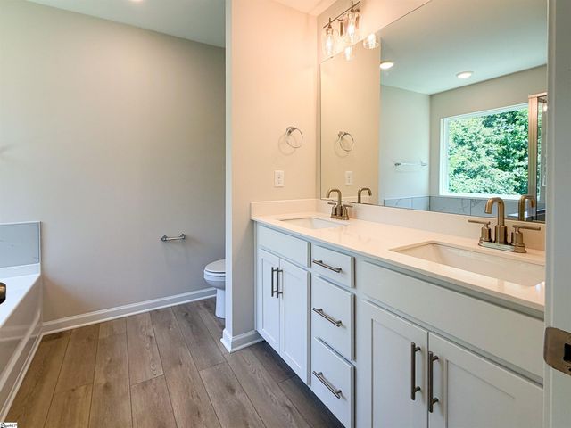 619 Autumn Lake Road, Simpsonville, SC 29681