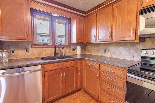 1240 S Arcadia Avenue, Springfield, MO 65804