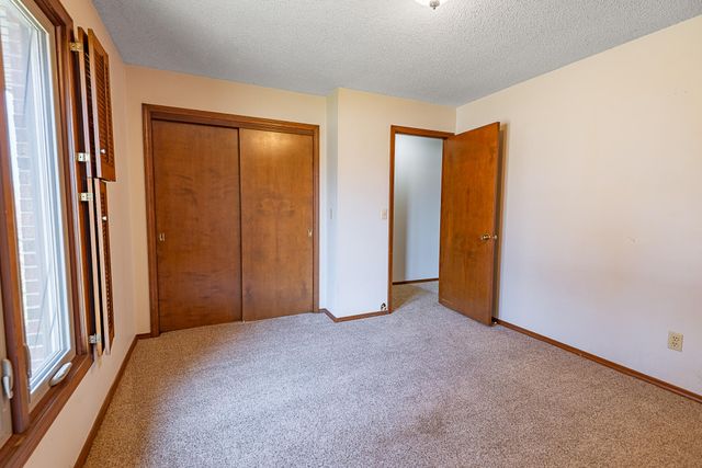 1240 S Arcadia Avenue, Springfield, MO 65804