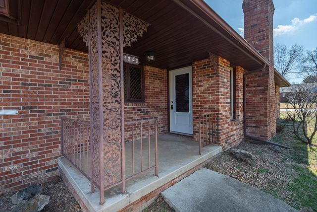 1240 S Arcadia Avenue, Springfield, MO 65804