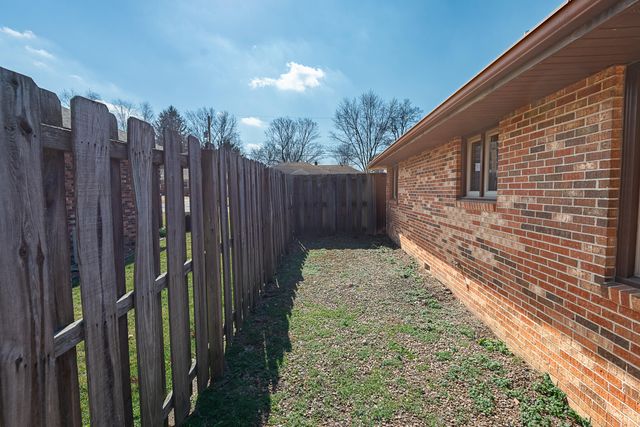 1240 S Arcadia Avenue, Springfield, MO 65804