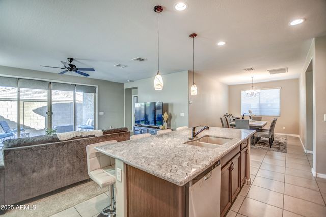 2842 E FRAKTUR Road, Phoenix, AZ 85040