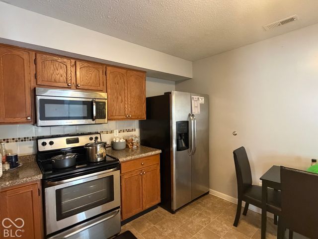 1946 Central Park Boulevard W, Greenwood, IN 46143
