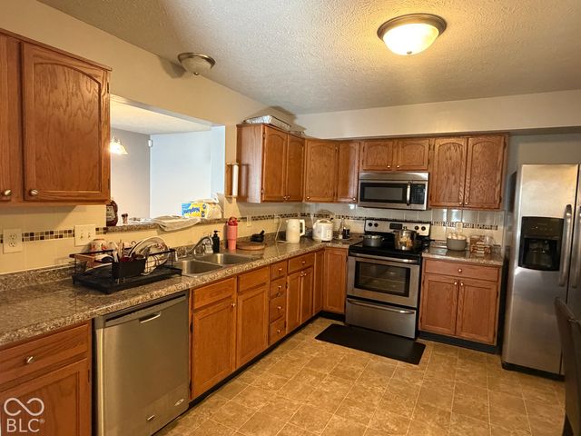 1946 Central Park Boulevard W, Greenwood, IN 46143