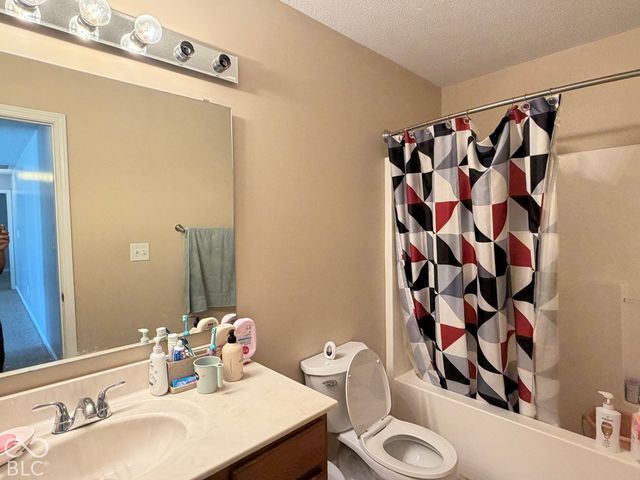 1946 Central Park Boulevard W, Greenwood, IN 46143