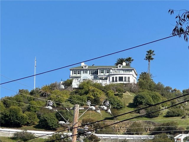 352 354 Eucalyptus, Avalon, CA 90704