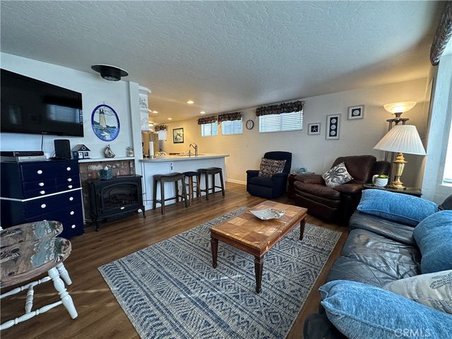 352 354 Eucalyptus, Avalon, CA 90704