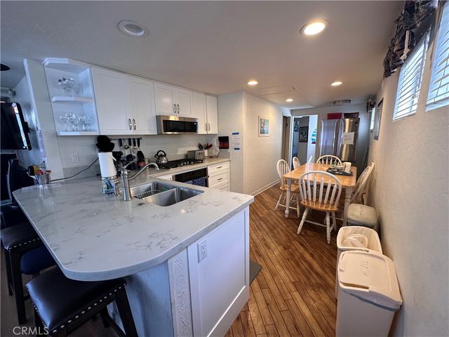 352 354 Eucalyptus, Avalon, CA 90704