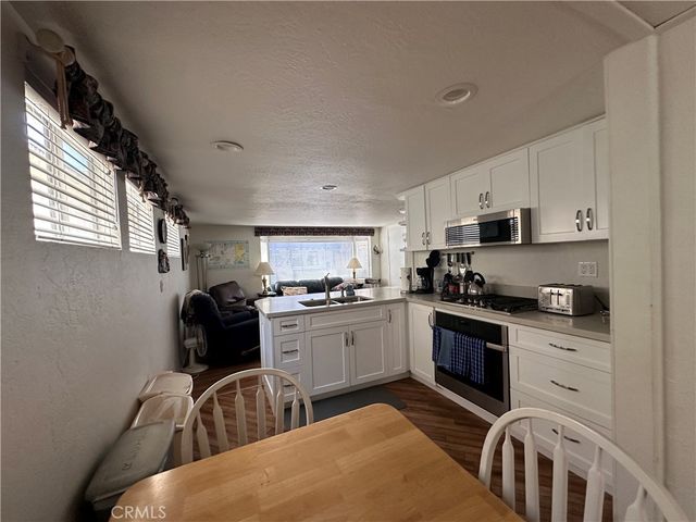 352 354 Eucalyptus, Avalon, CA 90704