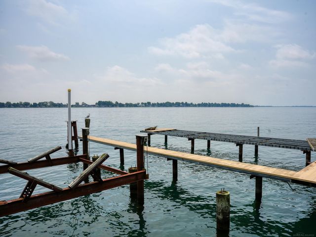 5403 Pointe Drive, East China, MI 48054