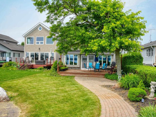 5403 Pointe Drive, East China, MI 48054