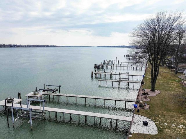 5403 Pointe Drive, East China, MI 48054