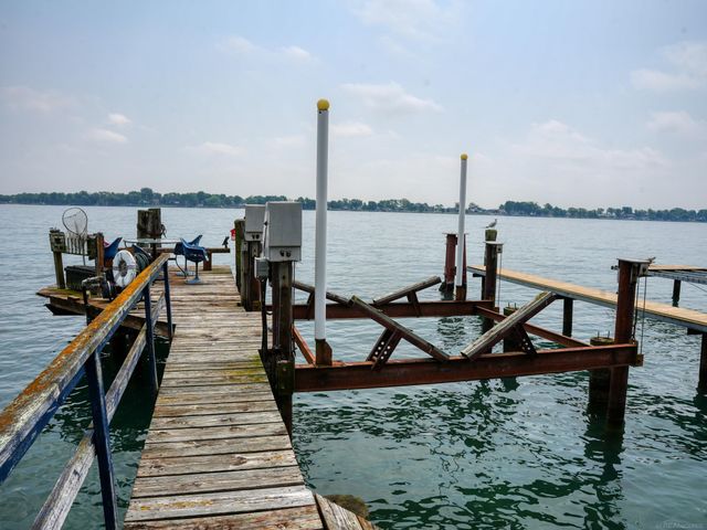 5403 Pointe Drive, East China, MI 48054