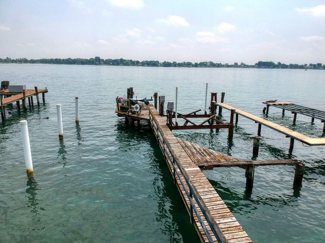 5403 Pointe Drive, East China, MI 48054