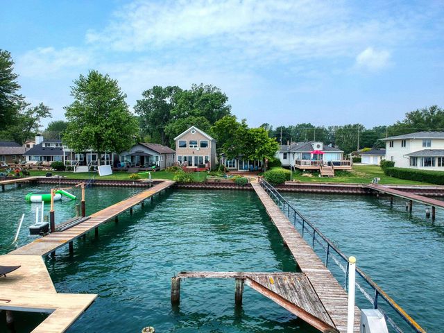 5403 Pointe Drive, East China, MI 48054