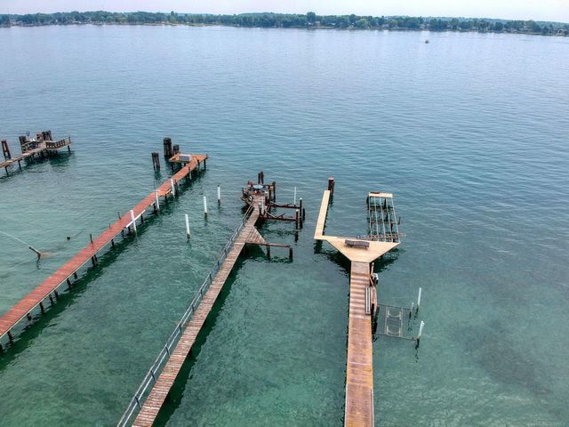 5403 Pointe Drive, East China, MI 48054