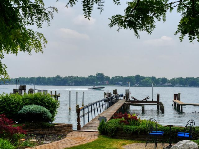 5403 Pointe Drive, East China, MI 48054