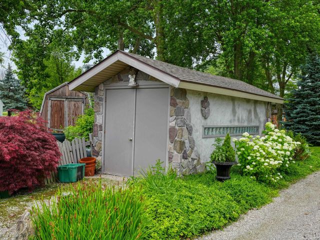 5403 Pointe Drive, East China, MI 48054