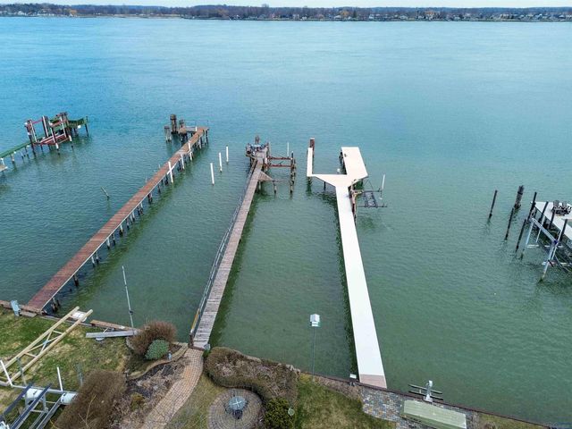 5403 Pointe Drive, East China, MI 48054