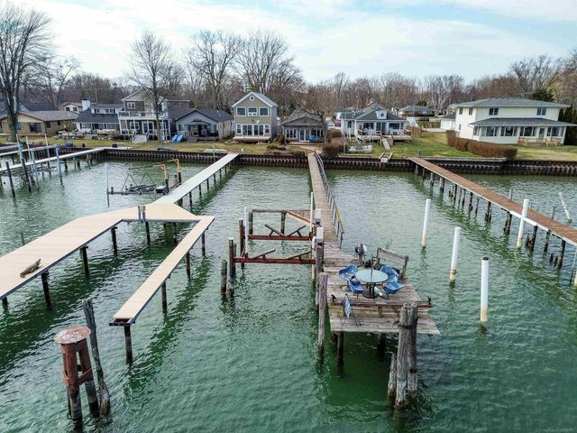 5403 Pointe Drive, East China, MI 48054