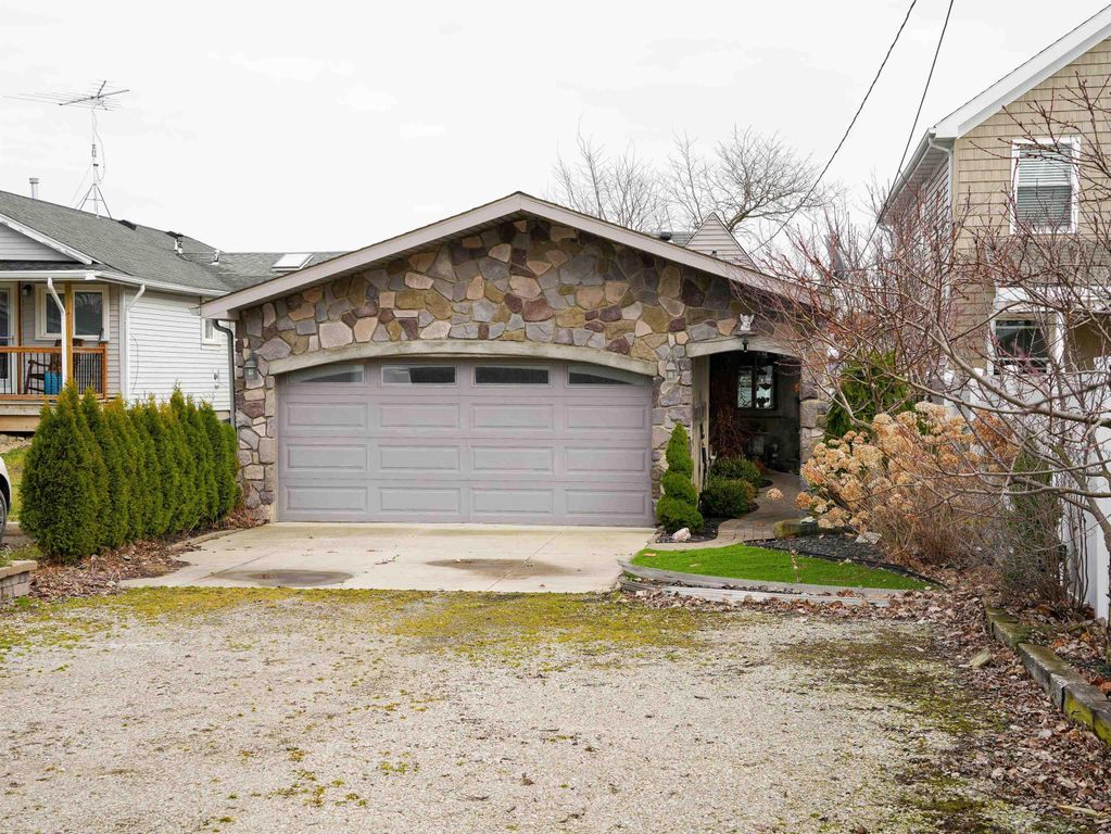 5403 Pointe Drive, East China, MI 48054