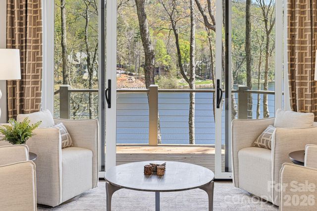95 Cardinal Trace, Lake Toxaway, NC 28747