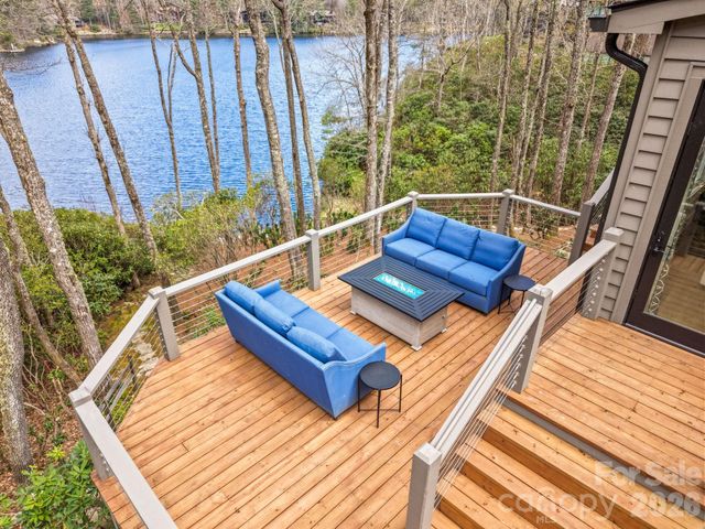 95 Cardinal Trace, Lake Toxaway, NC 28747