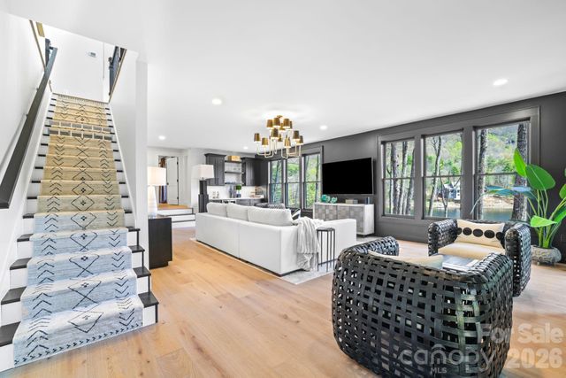 95 Cardinal Trace, Lake Toxaway, NC 28747