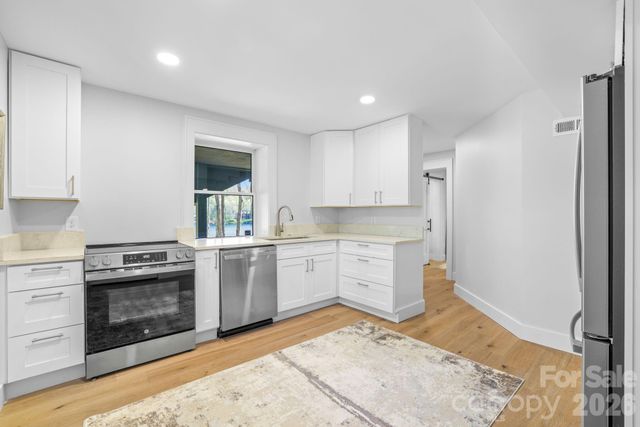 95 Cardinal Trace, Lake Toxaway, NC 28747
