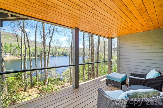 95 Cardinal Trace, Lake Toxaway, NC 28747