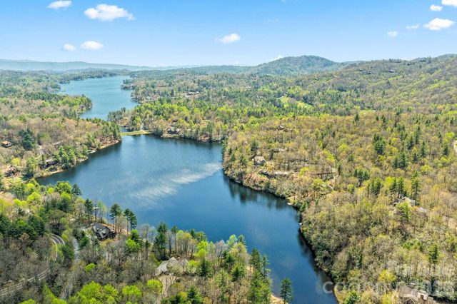 95 Cardinal Trace, Lake Toxaway, NC 28747