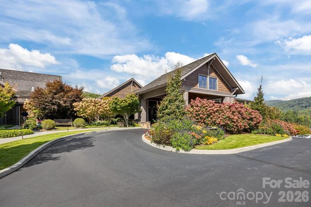95 Cardinal Trace, Lake Toxaway, NC 28747