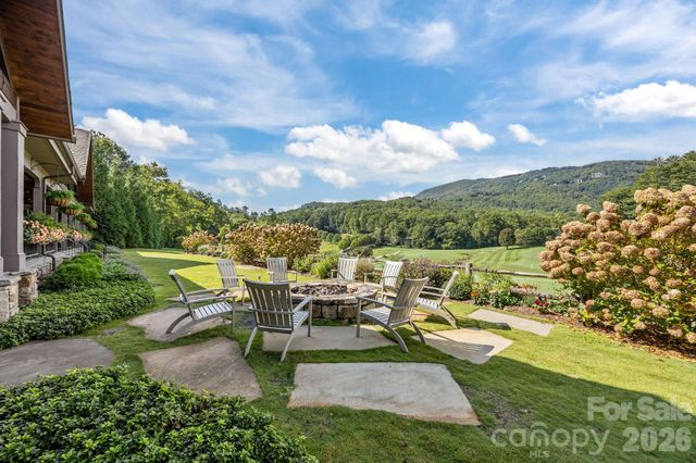 95 Cardinal Trace, Lake Toxaway, NC 28747