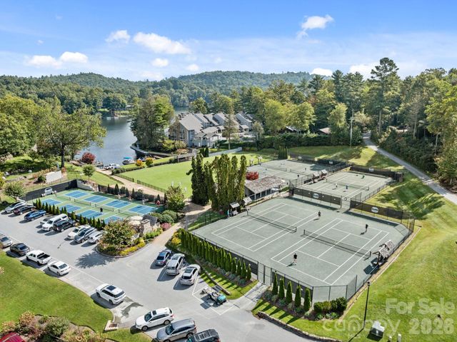 95 Cardinal Trace, Lake Toxaway, NC 28747