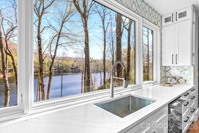 95 Cardinal Trace, Lake Toxaway, NC 28747