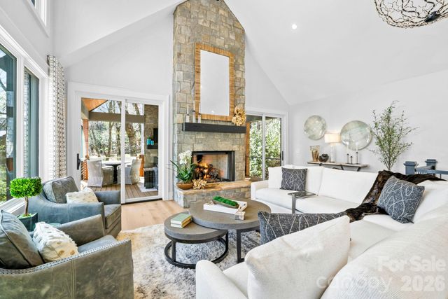 95 Cardinal Trace, Lake Toxaway, NC 28747