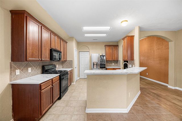 212 Silverbrook Lane, Dickinson, TX 77539