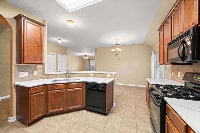 212 Silverbrook Lane, Dickinson, TX 77539