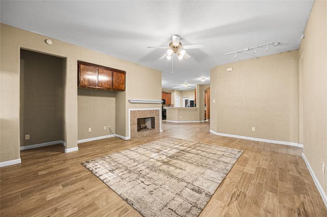 212 Silverbrook Lane, Dickinson, TX 77539