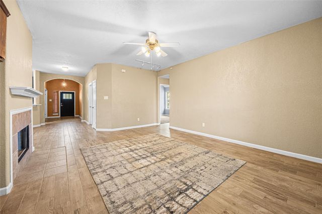 212 Silverbrook Lane, Dickinson, TX 77539