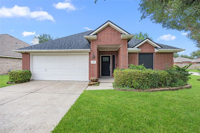 212 Silverbrook Lane, Dickinson, TX 77539