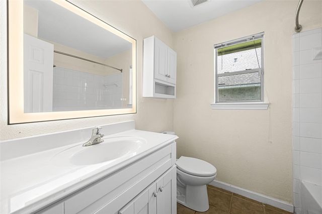 212 Silverbrook Lane, Dickinson, TX 77539