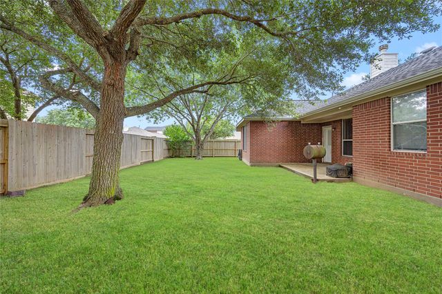 212 Silverbrook Lane, Dickinson, TX 77539