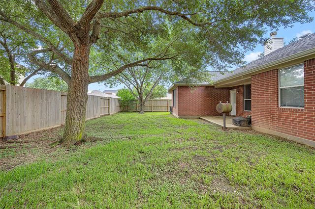 212 Silverbrook Lane, Dickinson, TX 77539