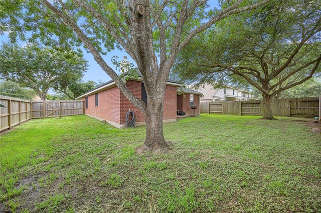 212 Silverbrook Lane, Dickinson, TX 77539