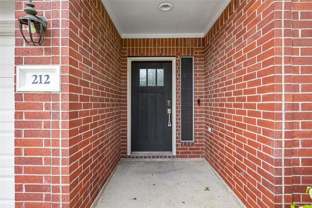 212 Silverbrook Lane, Dickinson, TX 77539
