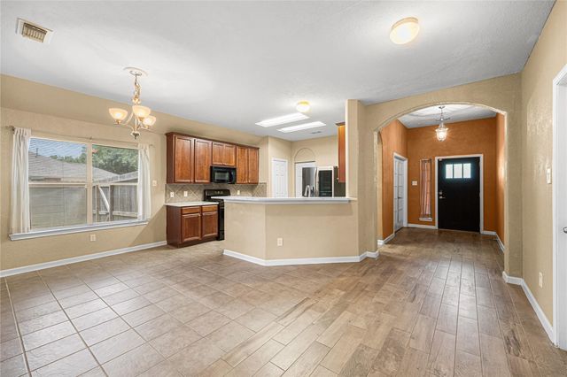 212 Silverbrook Lane, Dickinson, TX 77539