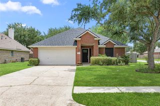 212 Silverbrook Lane, Dickinson, TX 77539