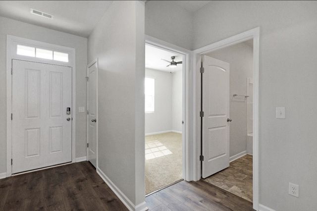 7300 Sunny Parks Dr, White House, TN 37188