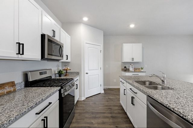 7300 Sunny Parks Dr, White House, TN 37188